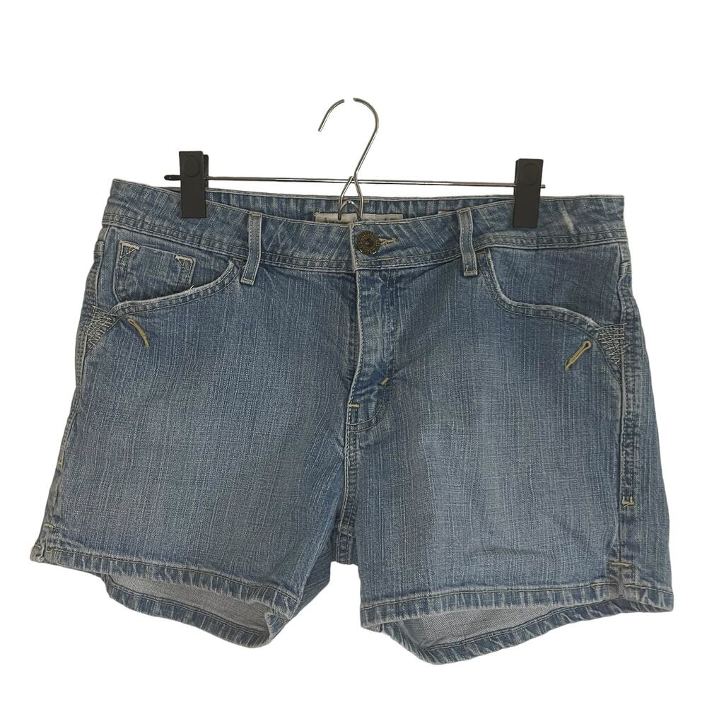 Vintage Women's Levi's light wash low rise shorts - Misses 14